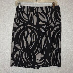 Ann Taylor | Size 4P | Petite Black Gray Abstract Leaf Print Lined Pencil Skirt